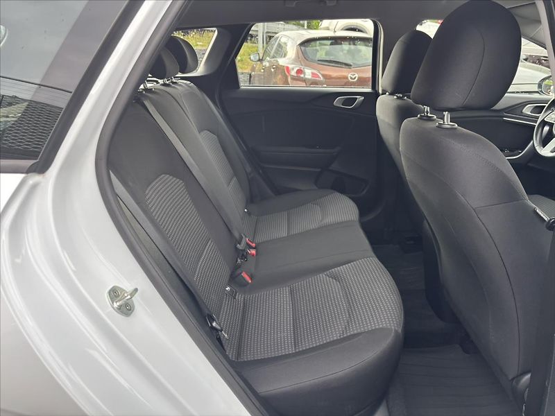 Kia Ceed 1,4 TGDi 103kW Fresh ZÁRUKA - fotka 14 z 33