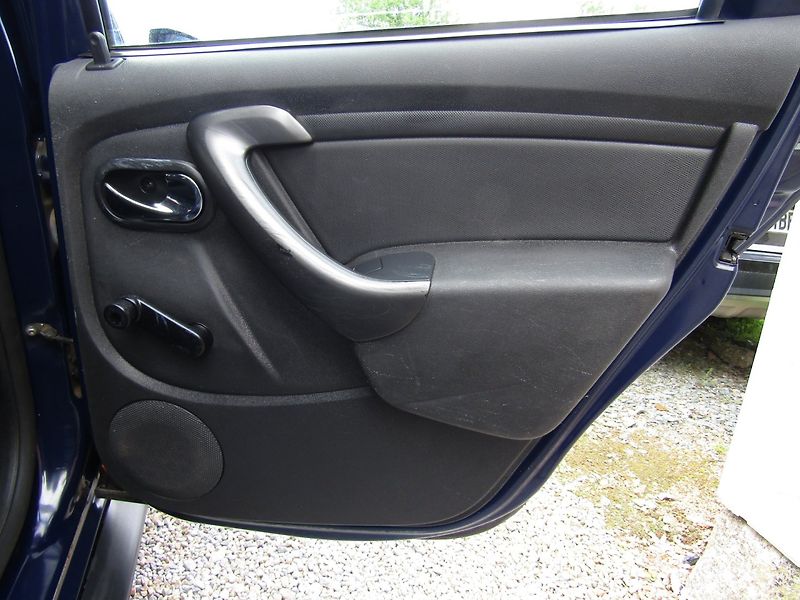 Dacia Duster (2014) 1.6 16V 77kW 4X4 - fotka 24 z 37