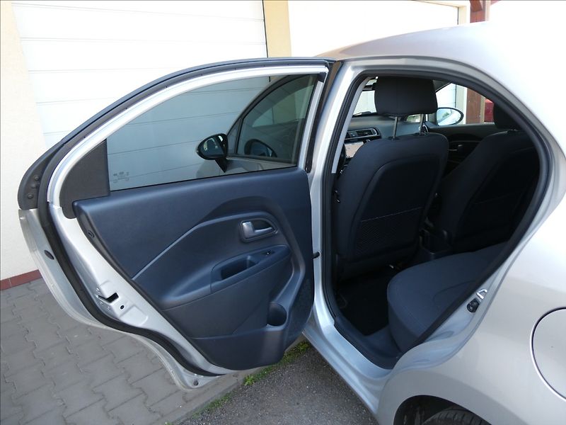 Kia Rio 1,2 i 62kW serviska, NAVI - fotka 21 z 44