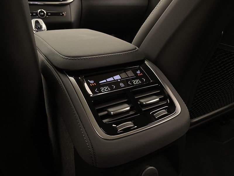 Volvo XC90 (2026) T8 AWD Plug-in DARK PLUS 7m - fotka 76 z 78