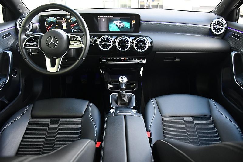 Mercedes-Benz Třídy A A180 NTOP ČR 1M - fotka 21 z 54