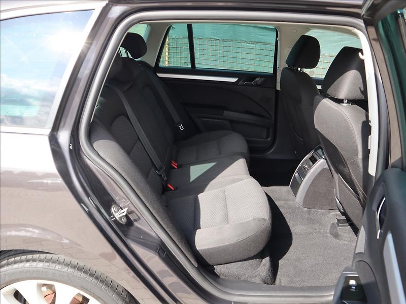 Škoda Superb 2,0 TDi 4x4 Elegance Navi CZ - fotka 22 z 34