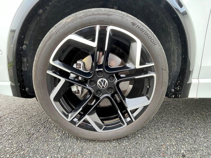Volkswagen Tiguan (2025) R-LINE 1,5 TSI 130 KW EHYBRID - fotka 19 z 55