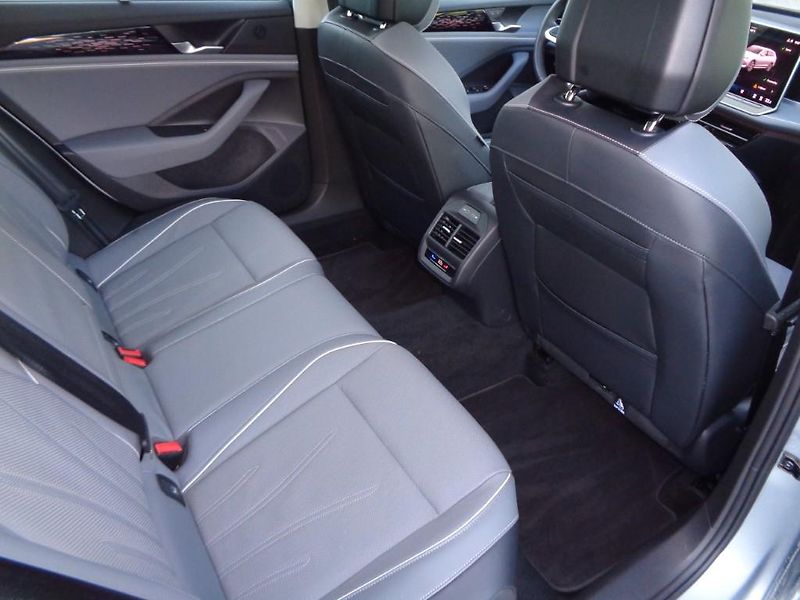 Volkswagen Passat 2.0 TDI DSG Elegance  110 kW - fotka 26 z 30