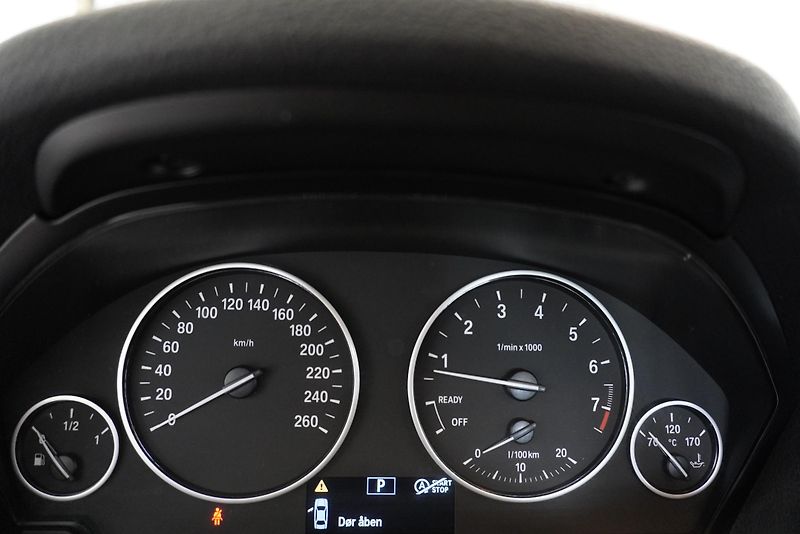 BMW Řada 3 320i 135kW AUTOMAT - fotka 18 z 27