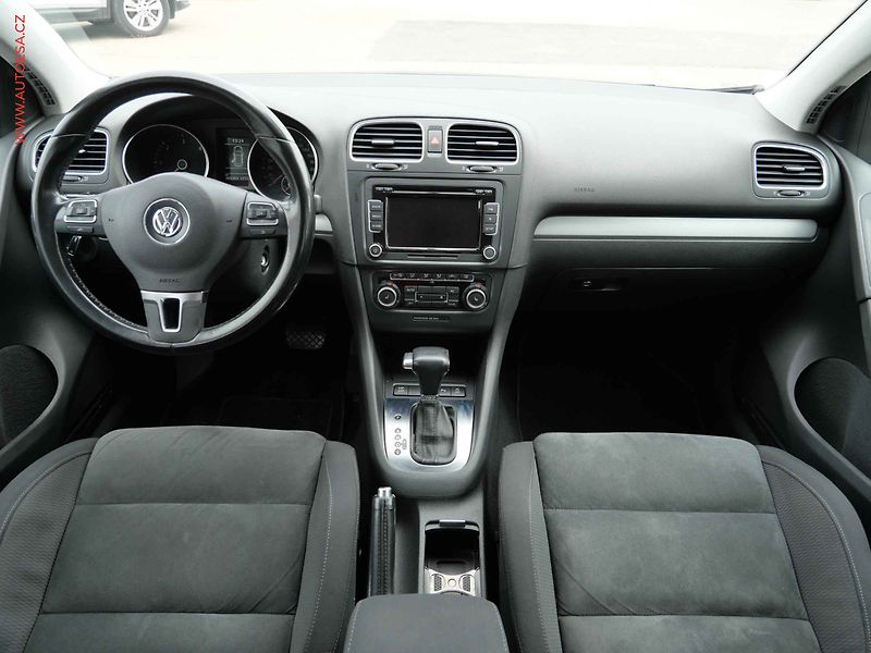 Volkswagen Golf (2010) 1.6TDi, Highline, DSG - fotka 8 z 18