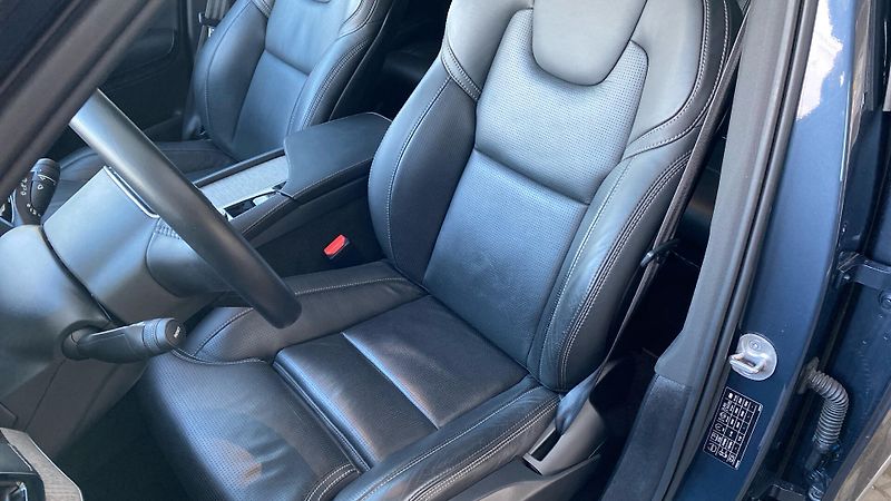 Volvo XC90 INSCRIPTION, B5 AWD, 173+10 kW - fotka 7 z 33