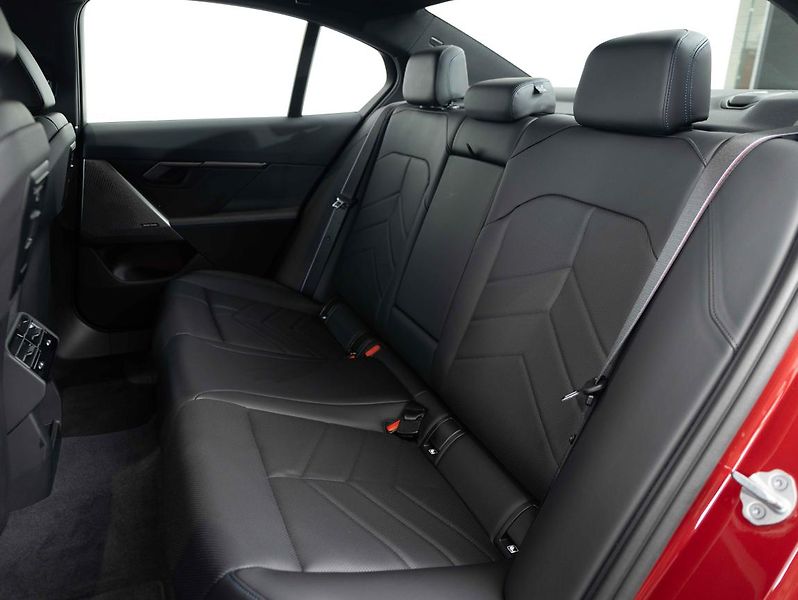 BMW Řada 5 550e xDrive - fotka 21 z 22
