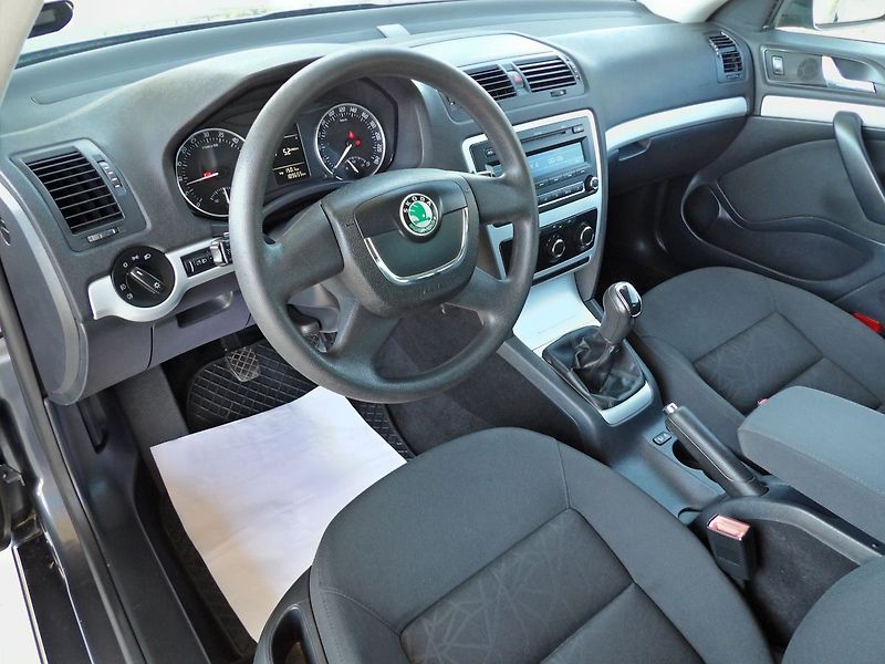 Škoda Octavia 2.0TDI Family Tažné Serviska - fotka 15 z 29