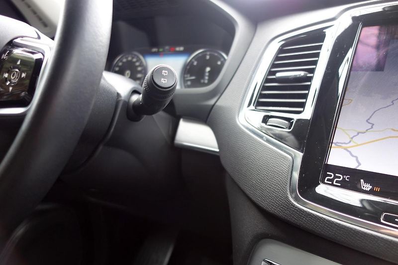 Volvo XC90 (2015) Momentum 2.0 D5 AWD 165 kW - fotka 24 z 34