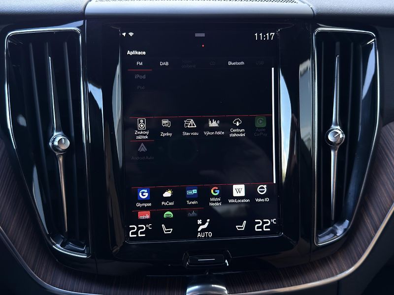 Volvo XC60 T5 AWD // MOMENTUM PRO  - fotka 30 z 49