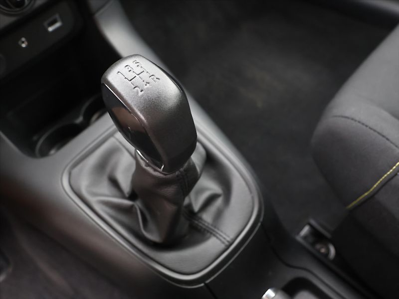 Citroën C3 1,2 PT 60kW CZ Shine Serv.Knih - fotka 25 z 34