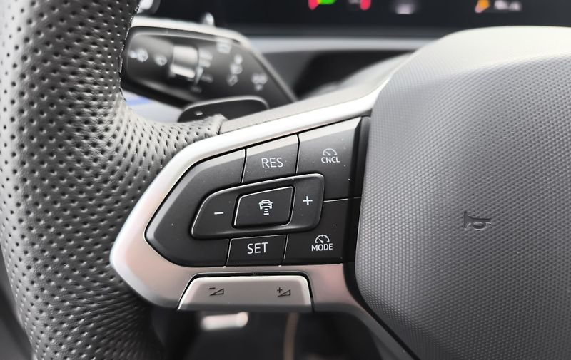 Volkswagen Tiguan R-Line 1,5 eTSI 110 kW mHEV - fotka 13 z 23