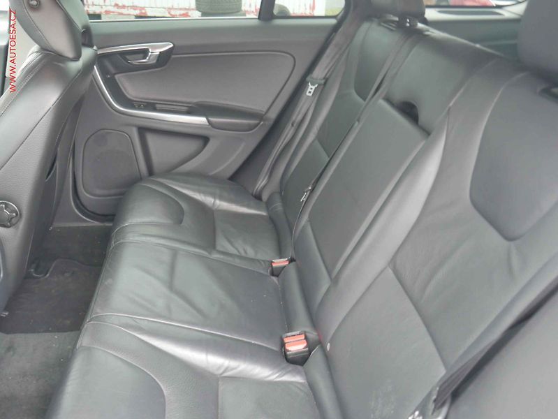 Volvo V60 (2013) 2.0D, ČR, AT - fotka 10 z 17