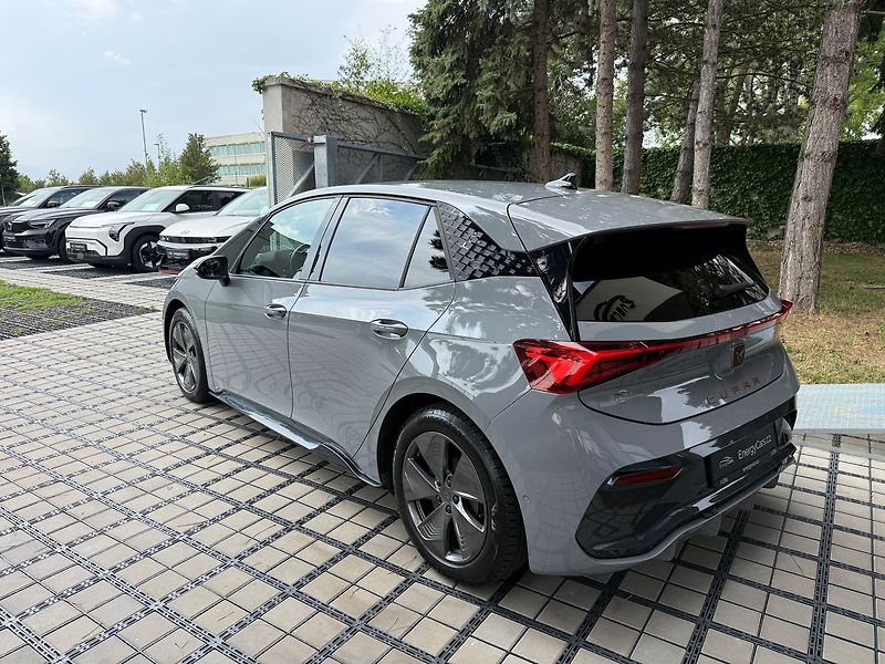 Cupra Born 62 kWh / HUD / FULL LED - fotka 4 z 40