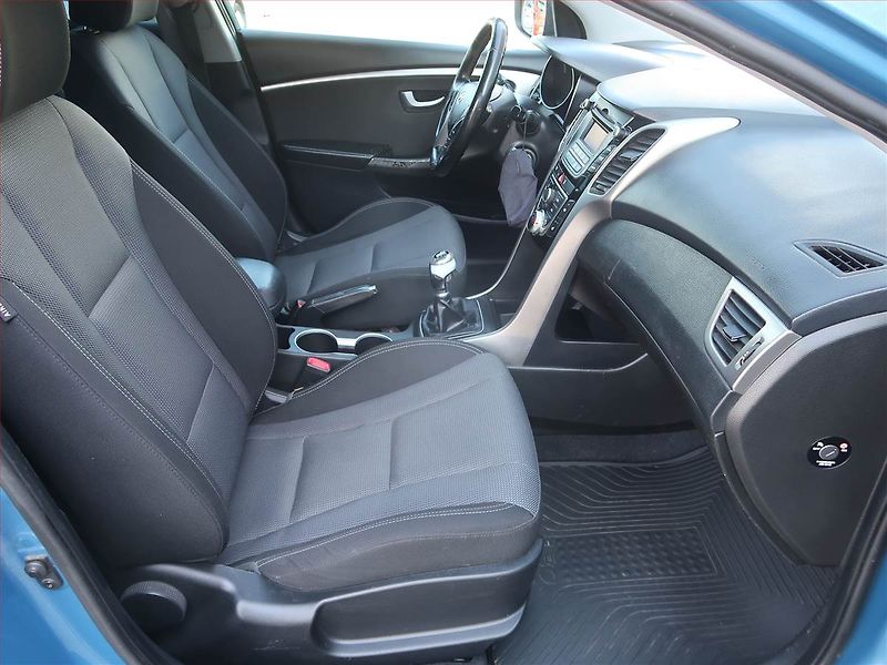 Hyundai i30 (2015) 1.6 MPI, Serv.kniha, Tempomat - fotka 9 z 17