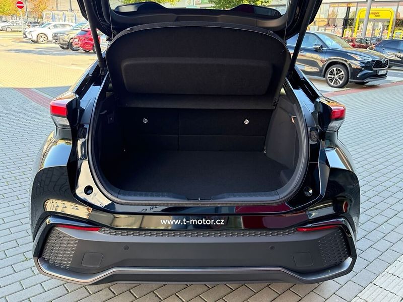 Toyota C-HR 2.0L PHEV 0 - 1 CVT (2x4) 8L G - fotka 15 z 18