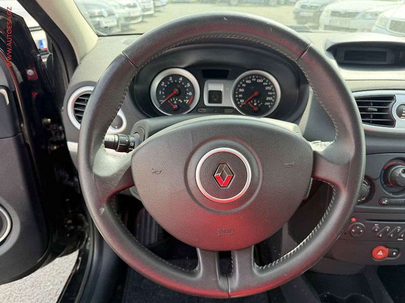 Renault Clio (2006) 1.6 16V - fotka 12 z 15