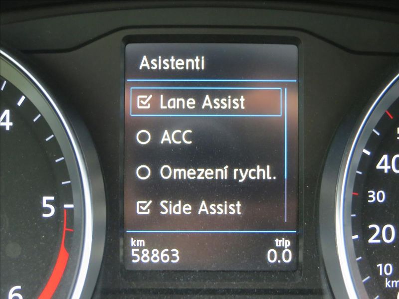 Volkswagen Passat 2,0 TDI 110kW Business DSG ČR - fotka 25 z 28