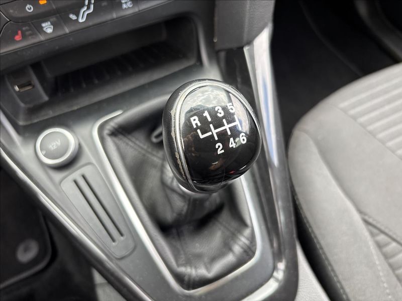 Ford Focus 1,5 TDCI 88kW Titanium - fotka 28 z 36
