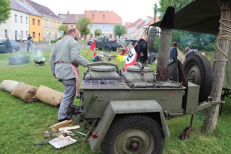 Nádherně zrenovovaný vojenský automobil Volkswagen type 82E, pro který cesta na akci do Radonic u Kadaně byla vůbec prvním dálkovým výjezdem.