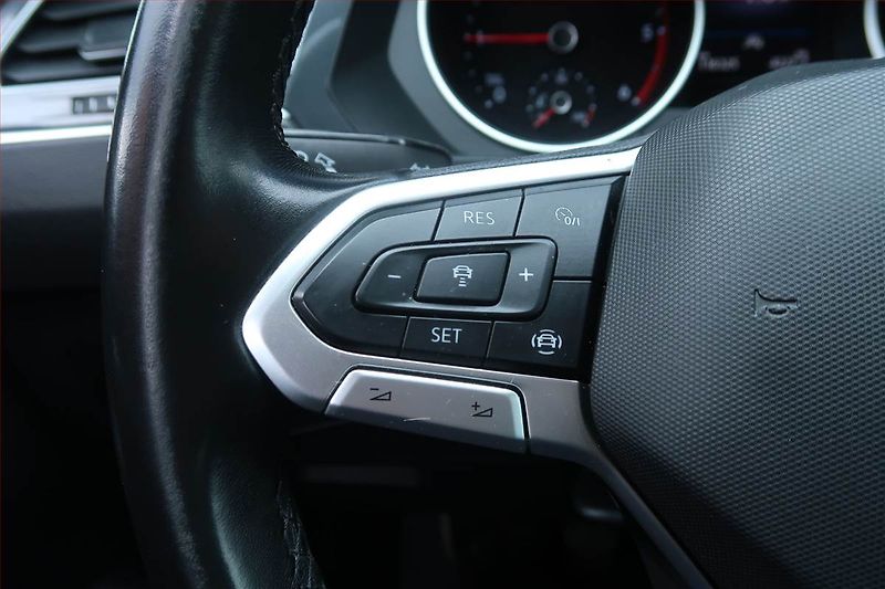Volkswagen Tiguan (2021) 2.0 TDI - fotka 18 z 24
