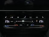 Volkswagen Passat 2.0 TDI DSG R-LINE Matrix - náhled 22