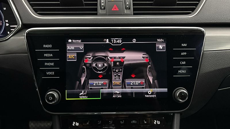 Škoda Superb 2.0 TSI DSG Style - fotka 28 z 31