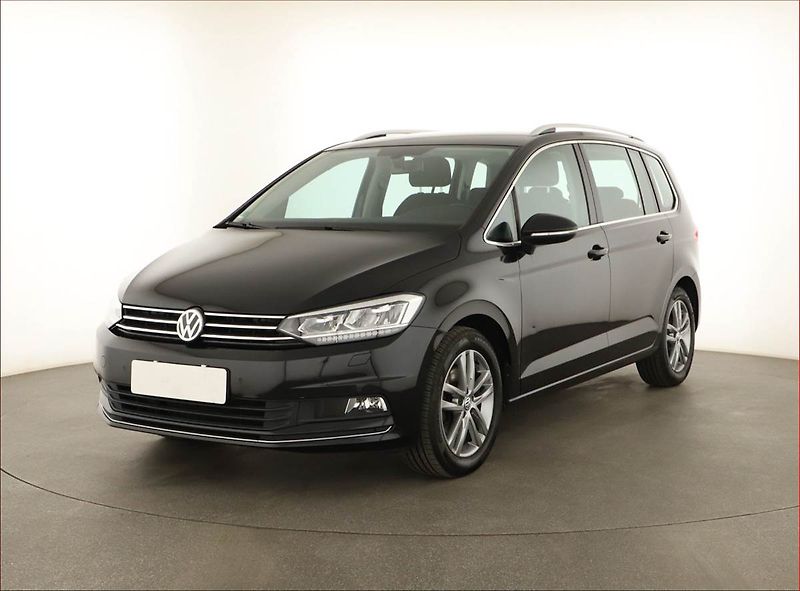 Volkswagen Touran (2018) 1.5 TSI, Navi, Park. senzory - fotka 2 z 16