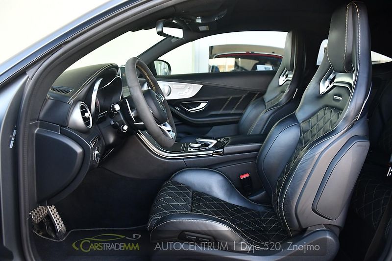 Mercedes-Benz Třídy C C63 AMG - fotka 10 z 47