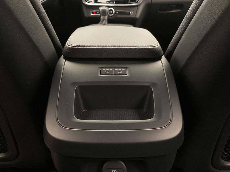 Volvo V90 CC D5 AWD MOMENTUM POLESTAR  - fotka 32 z 46
