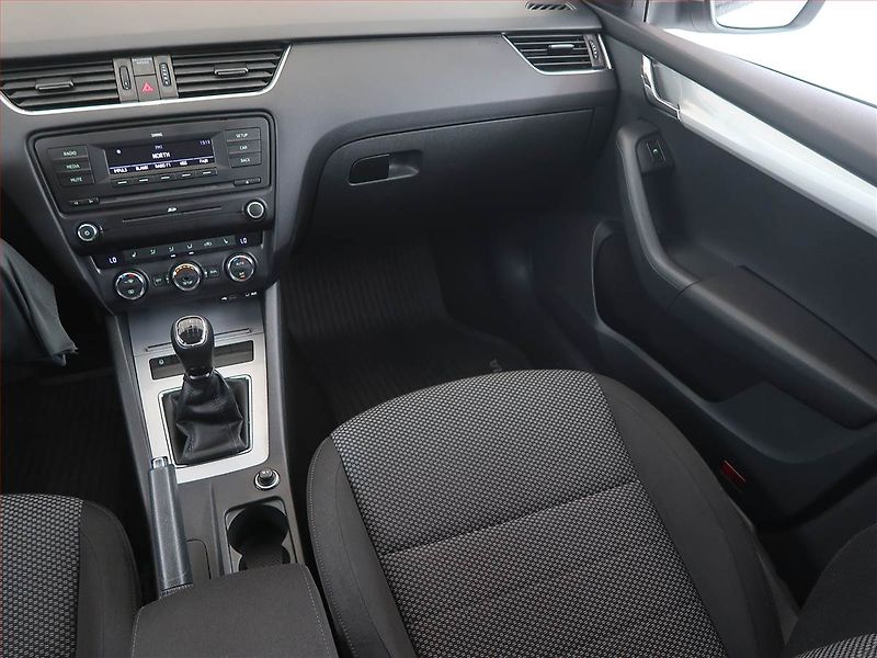 Škoda Octavia (2013) 1.2 TSI, Tempomat - fotka 8 z 12
