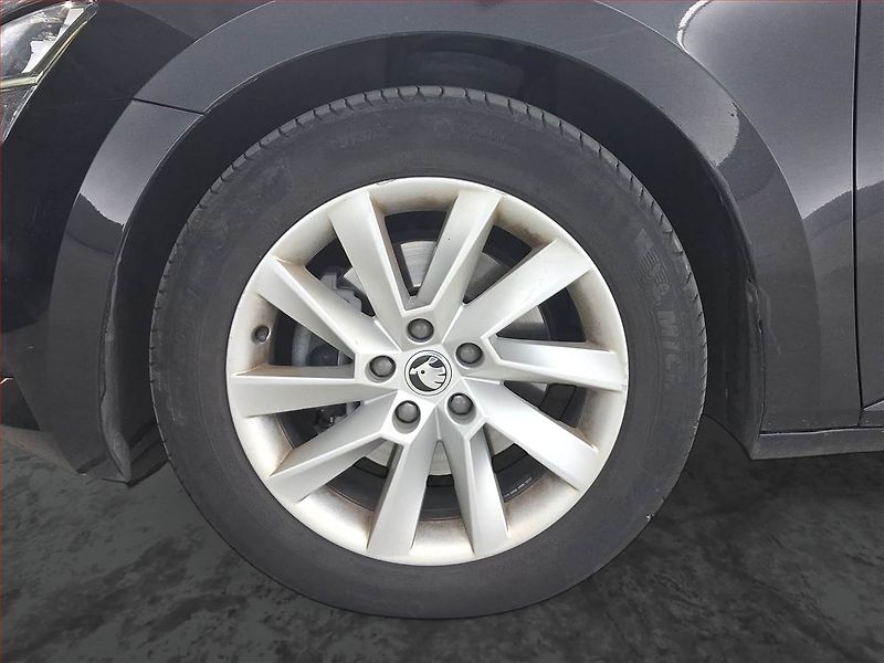 Škoda Superb (2020) 2.0 TDI, Automat, ČR,1.maj - fotka 15 z 32