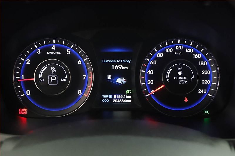 Hyundai i40 (2013) 2.0 GDI, Automat, Navi, Xenony - fotka 8 z 20
