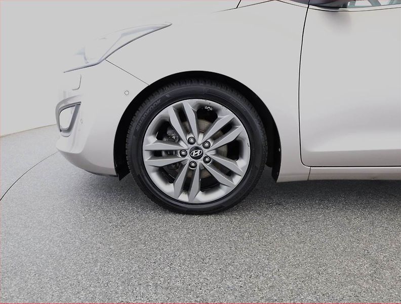 Hyundai i30 (2016) 1.6 GDI, Automat, Kůže, Navi - fotka 16 z 16