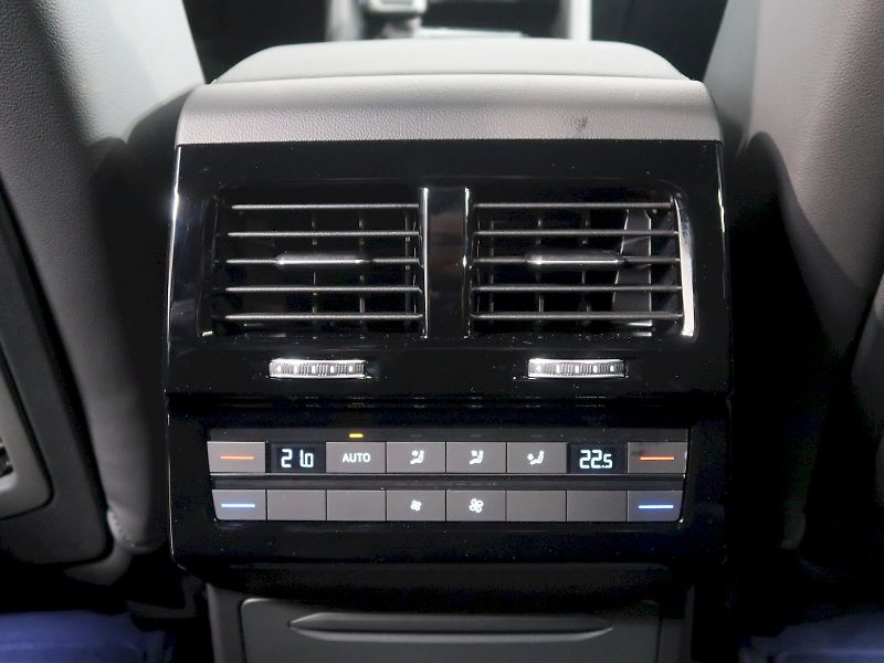 Volkswagen Touareg (2026) R-LINE V6 3,0TDI 170 KW 4MOTIO - fotka 37 z 42