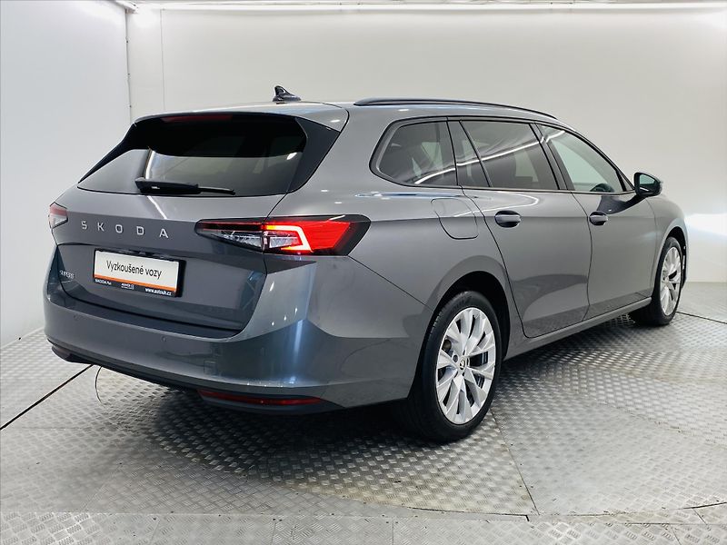 Škoda Superb 2,0 TDI 110kW DSG Selection - fotka 2 z 30