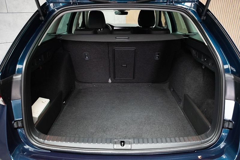 Škoda Octavia 2.0 TDI DSG*ACC*PO ROZVODECH* - fotka 32 z 35