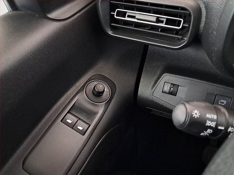 Citroën Berlingo (2024) Plus 1.2 PureTech, 5Míst, ČR - fotka 16 z 18