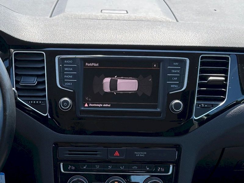 Volkswagen Golf Sportsvan (2015) Highline 1,4 TSI (92 kW) - fotka 23 z 31