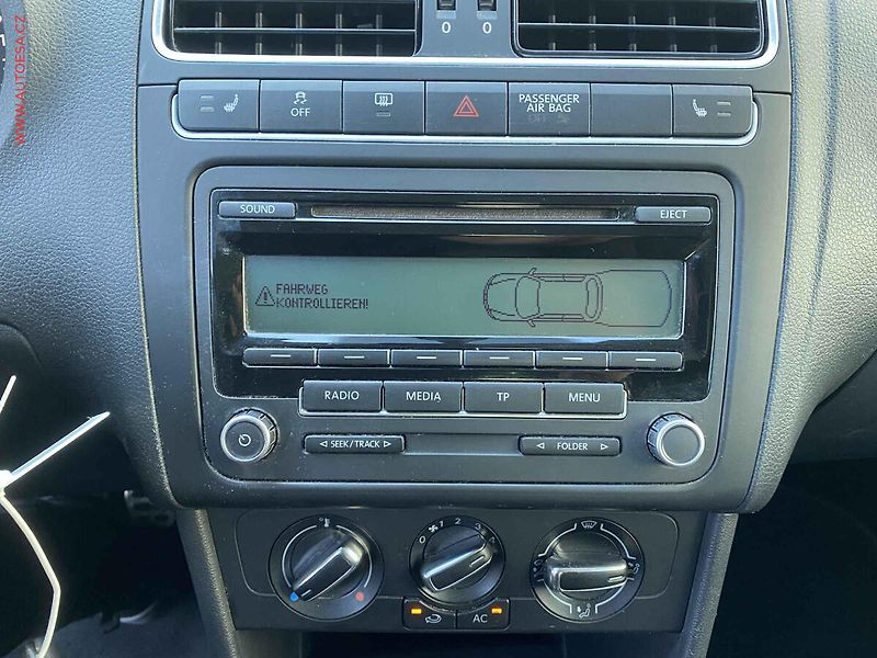 Volkswagen Polo (2011) 1.4 MPi, Style, tempo, park - fotka 15 z 15
