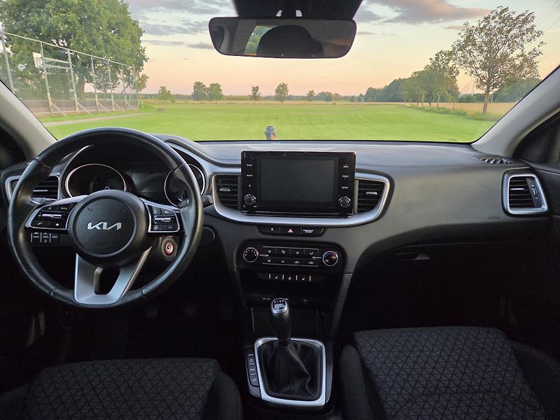 Kia Ceed (2022) 1.0 T-GDI 74 kW Spin,CZ,DPH - fotka 16 z 26