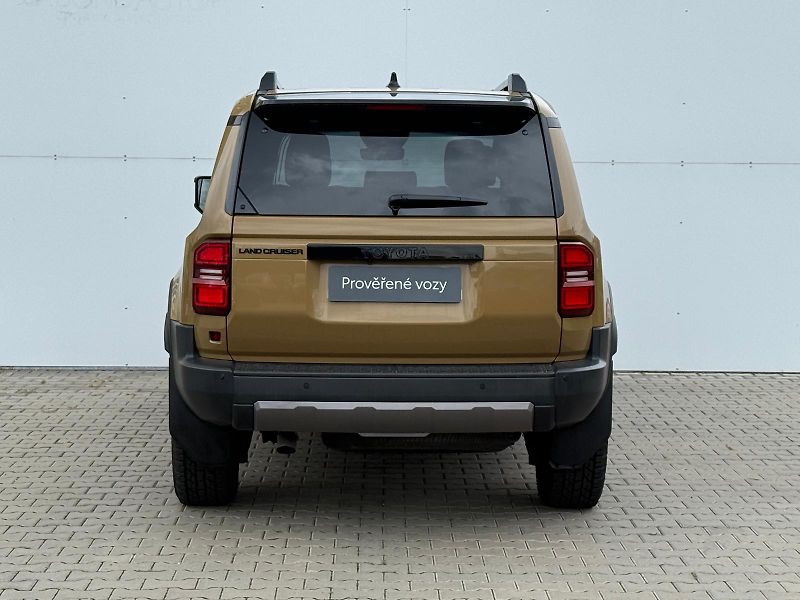 Toyota Land Cruiser 2.8 D-4D 6AT Executive MHEV AW - fotka 9 z 30