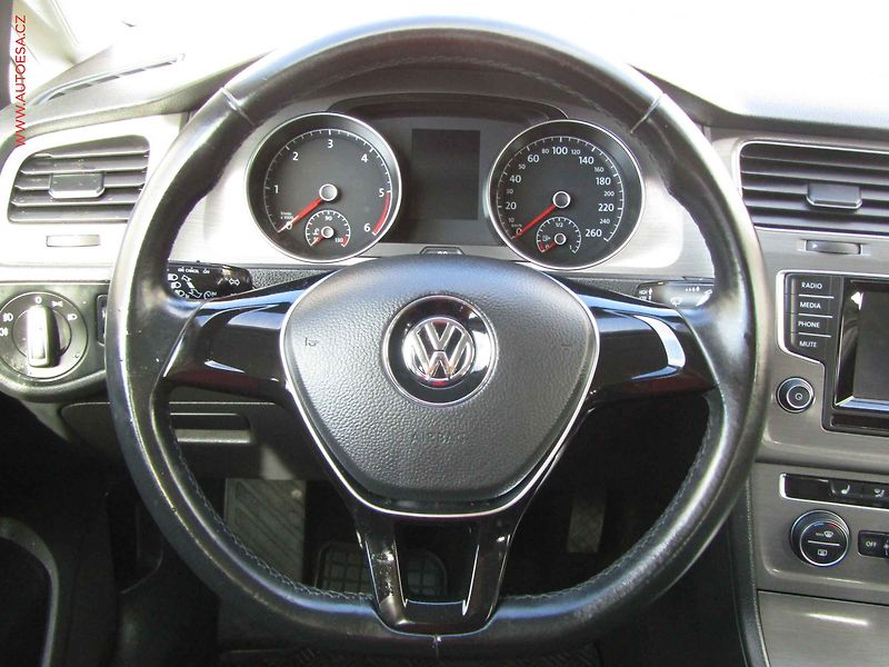 Volkswagen Golf (2014) 1.6TDi, Comfortline, zmk. - fotka 17 z 18