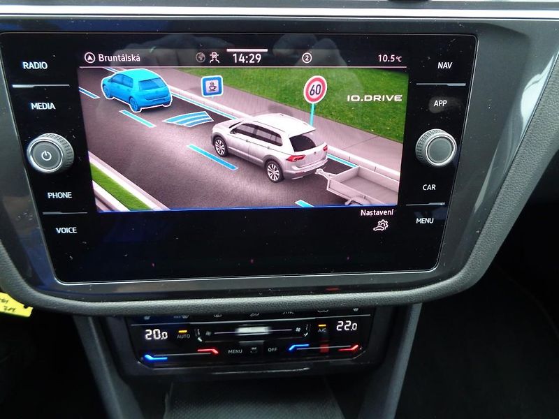 Volkswagen Tiguan 2.0 TDI DSG Life 7 míst 110kW - fotka 16 z 30