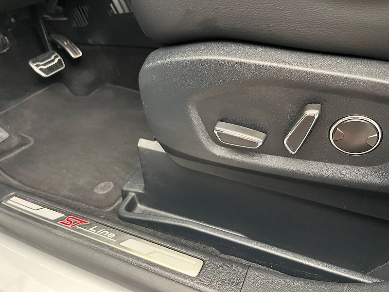 Ford S-MAX 2.5 HEV ST-Line - fotka 67 z 75