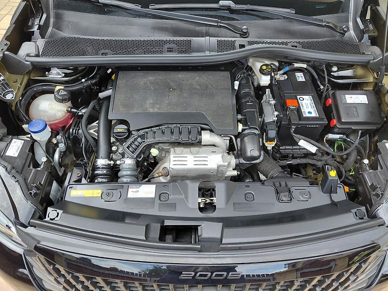 Peugeot 2008 (2024) 1.2i PureTech 110, 6-ti rychl. - fotka 8 z 12
