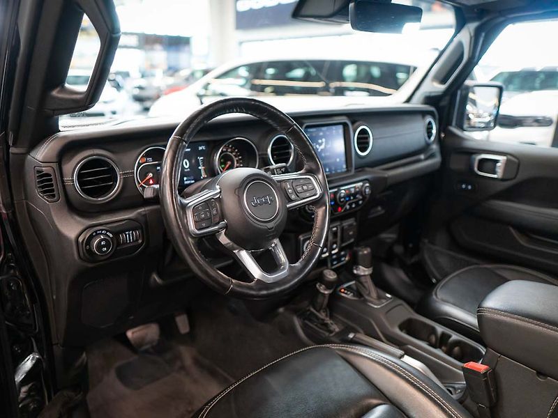 Jeep Wrangler (2021) 2.0 Sahara Overland - fotka 13 z 36