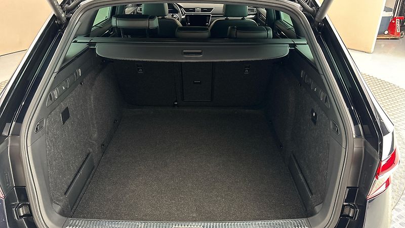 Škoda Superb 2.0 TDI DSG 4x4 L&K Combi - fotka 17 z 34