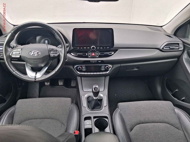 Hyundai i30 (2022) 1.5 i, 1.maj,ČR, LED, park. - fotka 8 z 19